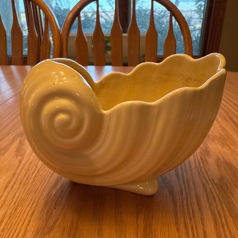 Vintage Off White Ceramic Seashell Bowl